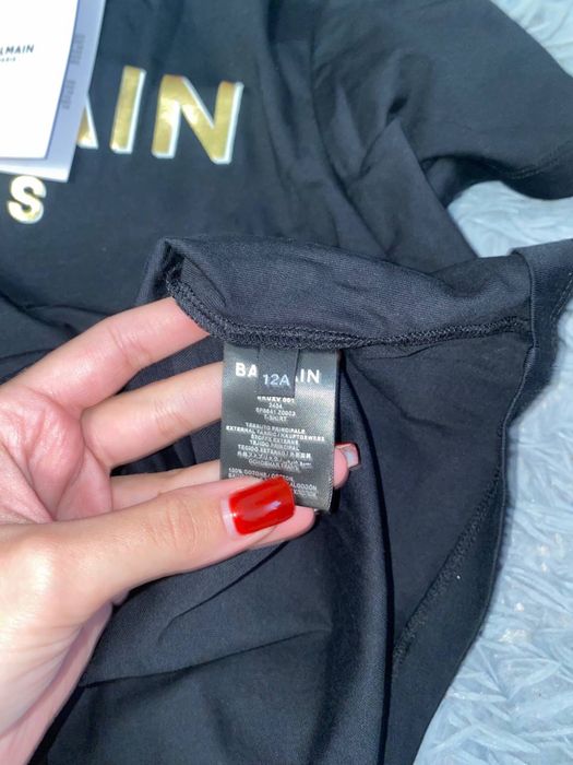 Новая женская черная футболка фирмы Balmain