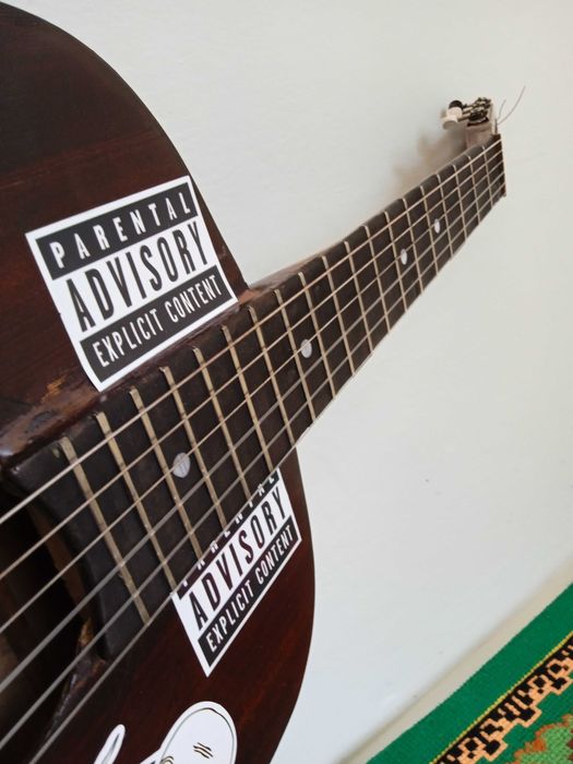 Реставрована гітара Чернігівської фабрики