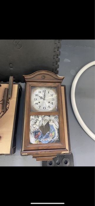 Piękny zabytkowy zegar ścienny z duszą