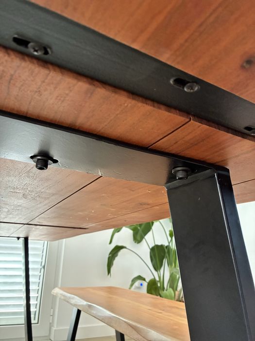 Mesa de jantar 1.8M e 1 banco corrido de madeira maciça de acácia