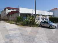 Armazém em lote de 1600m2 na EN10