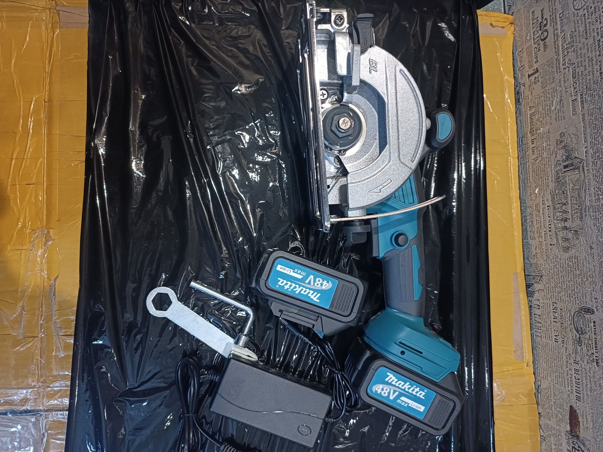 Аккумуляторная дисковая пила Makita HS 301 DZ (85 мм, 25.5 мм, 2 аккум
