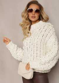 Jasnobeżowy sweterkowa półgolf z szydełkowanej włóczki sweter kardigan