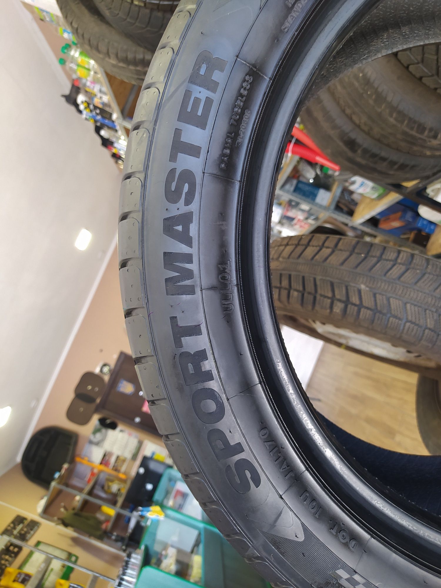 Продам комплект резинки LINGLONG SPORT MASTER 235/50R18