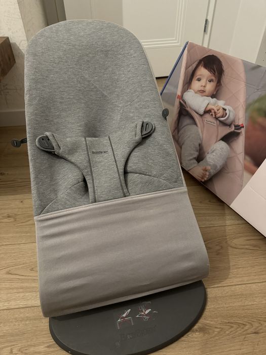 Bujaczek Babybjorn jasny szary