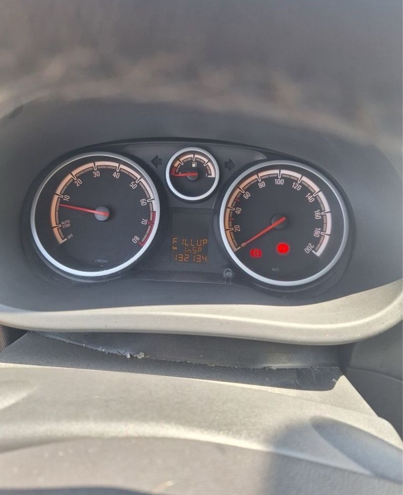 Opel Corsa 1,4 benzyna 87 KM, klimatyzacja tempomat polskie tablice