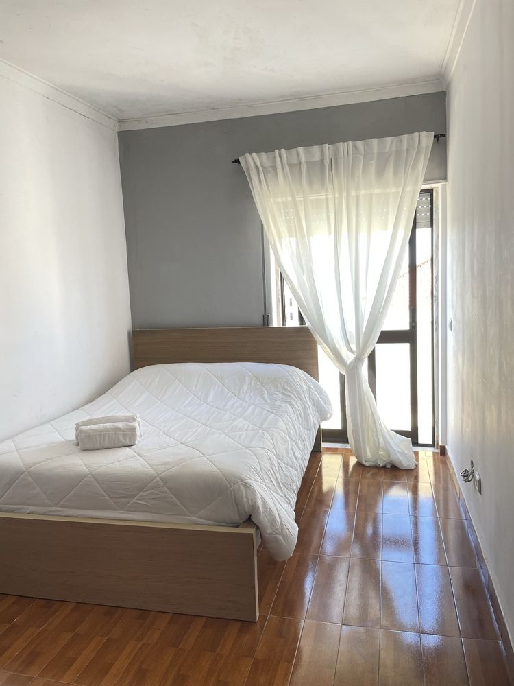 Quarto de casal otima localizacao (Quinta do Conde)