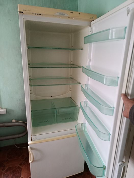 Продам холодильник Снайге