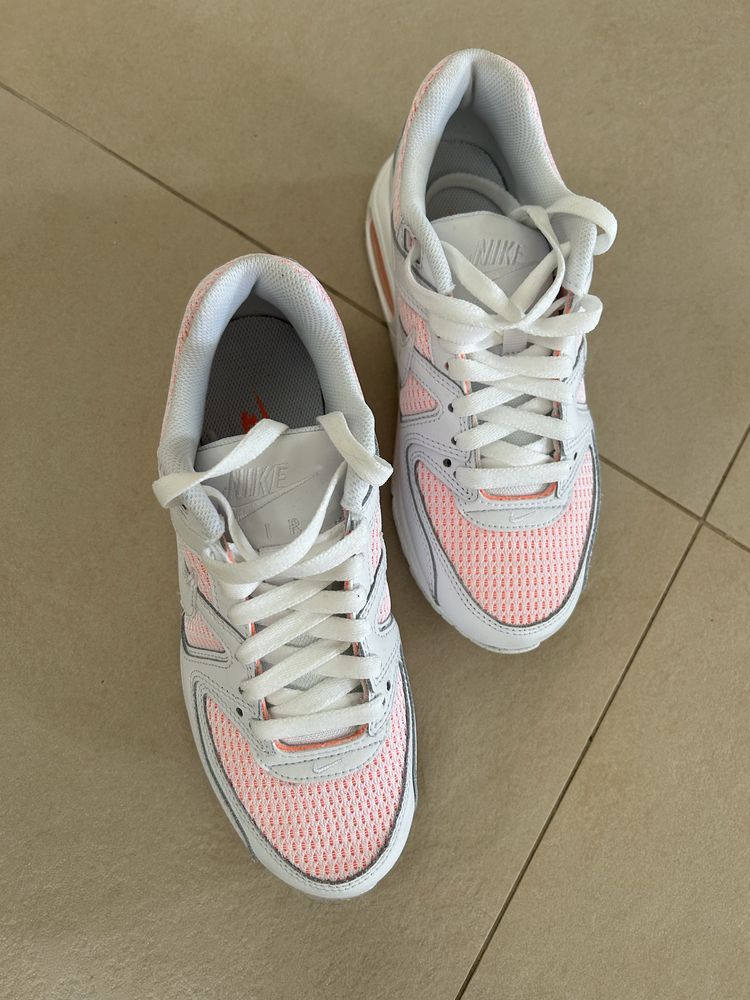 Tenis Nike Air tamanho 36.5