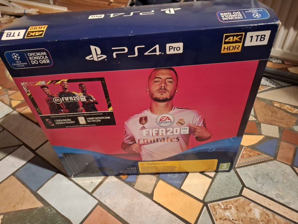 Sprzedam PS4 PRO 1TB
