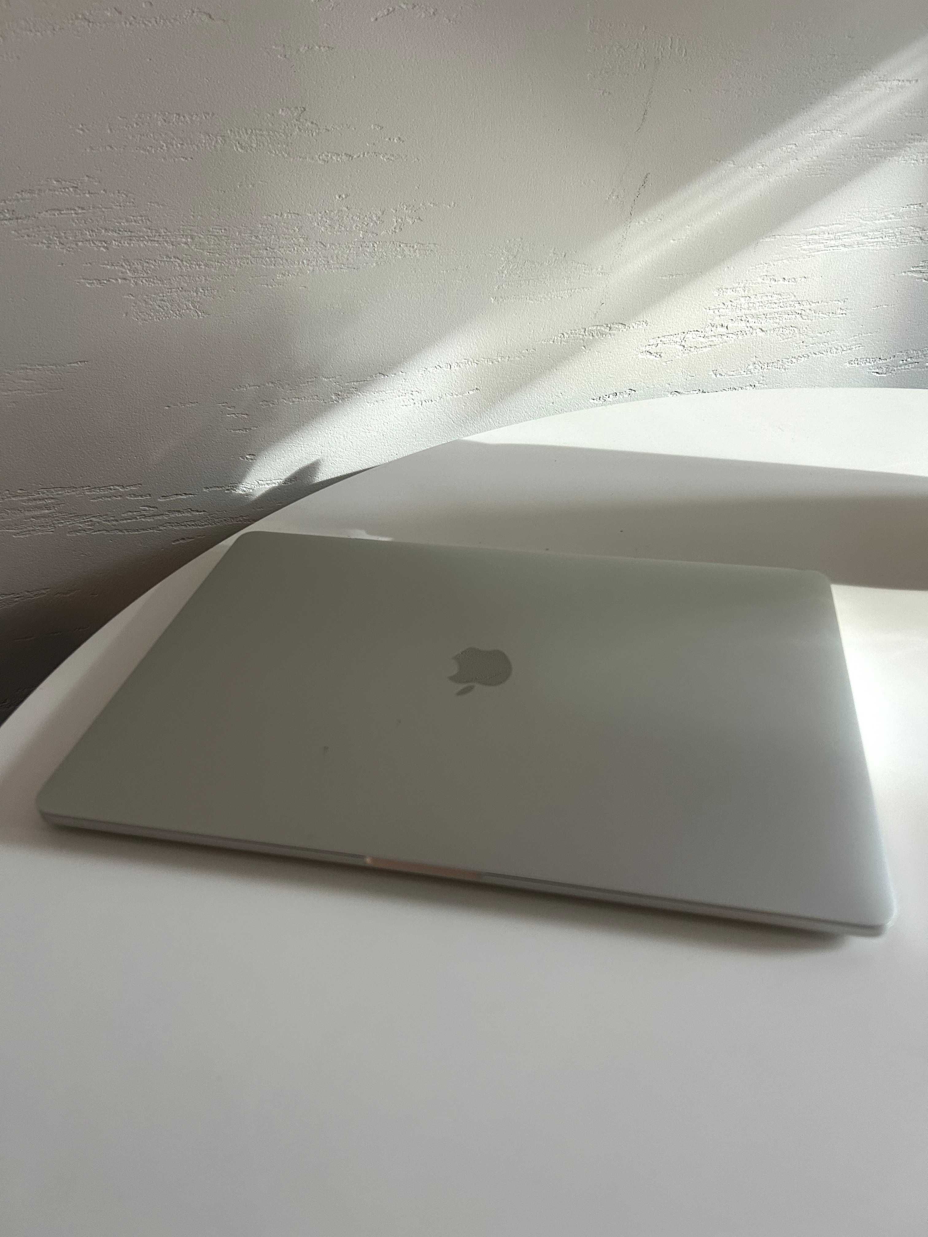 MacBook Pro 15-inch 2019/i9/16Gb/512Gb Silver