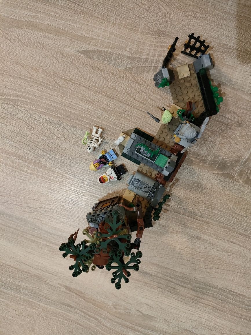 LEGO Hidden Side 70420 Tajemnicze cmentarzysko