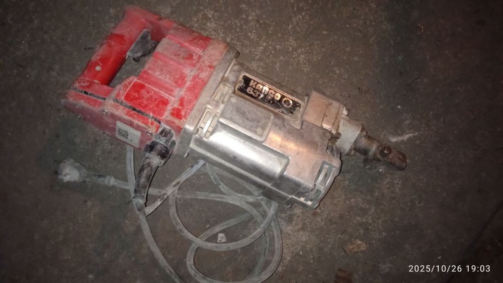 Młot Kujący KANGO 637 + Walizka + Dłuta (Zestaw)