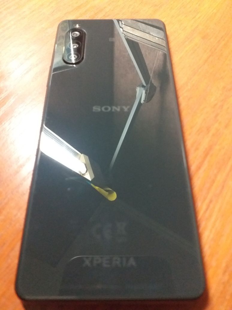 Sony xperia 10 XQ-AU 52 битий екран