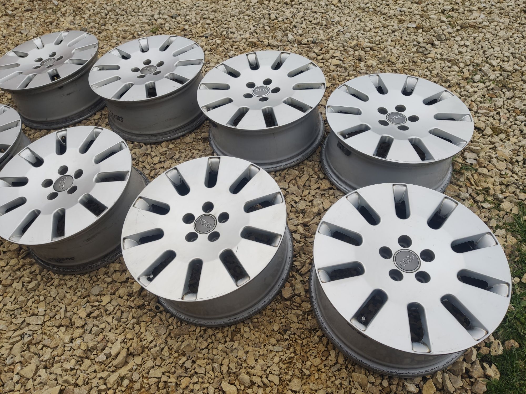 Felgi aluminiowe 18" 5x112 oryginał Audi A8 D3 A4 A6 B6 B7

A6 - C4 ,