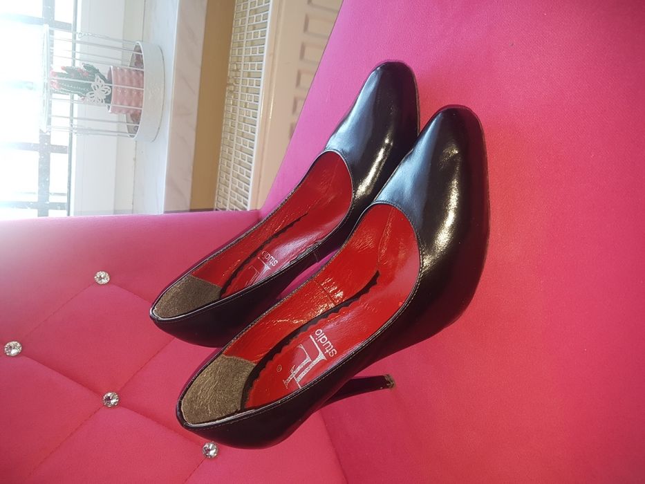 Czółenka szpilki  r 39 lakierowane