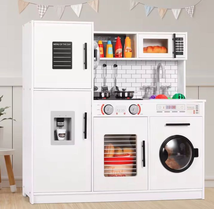 Деревʼяна кухня. Дитячий удаваний кухонний набір