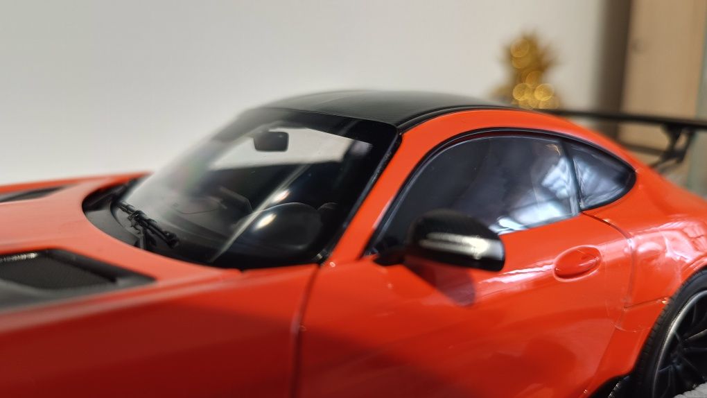 Model AMG GT Black series 1:18
