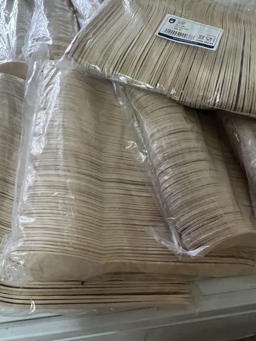 Garfos descartáveis em madeira natural 100 uni. (17 packs existentes)