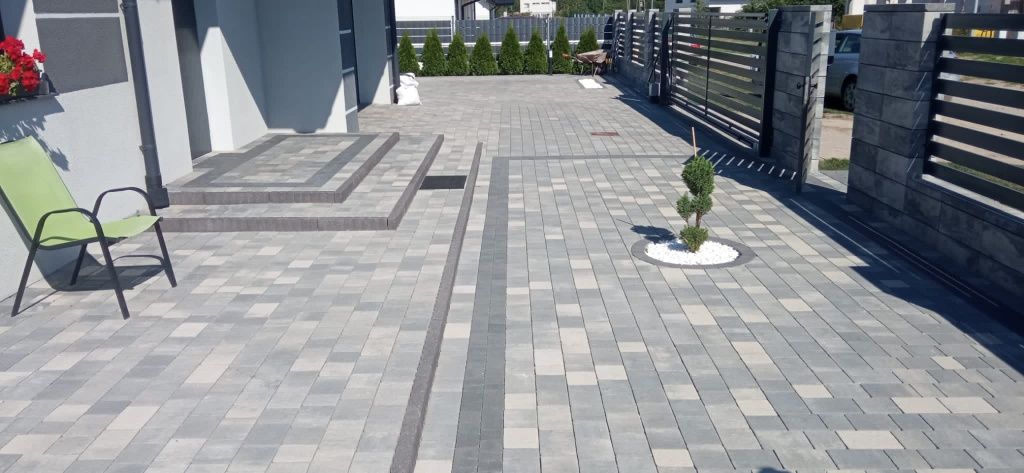 Układanie kostki brukowej