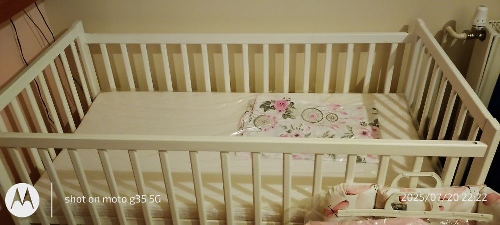 Nowe łóżecxko z pościelą i baldachimem itd