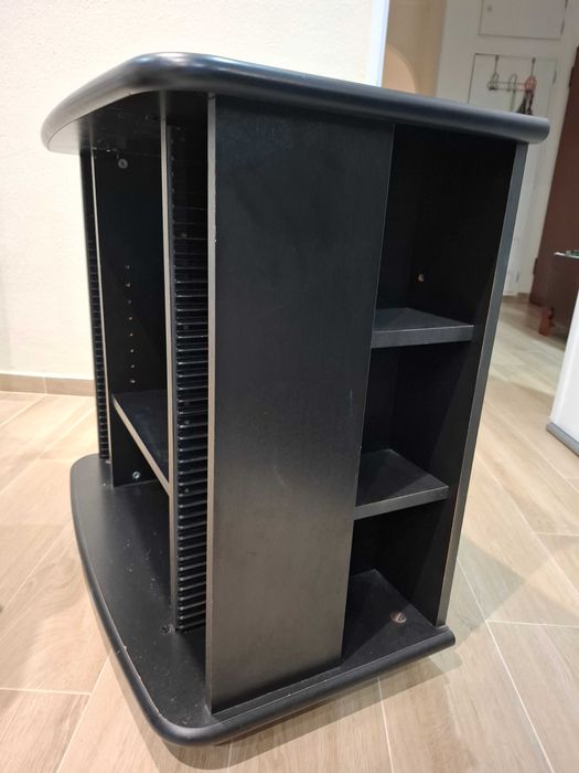 Mesa TV com rodinhas