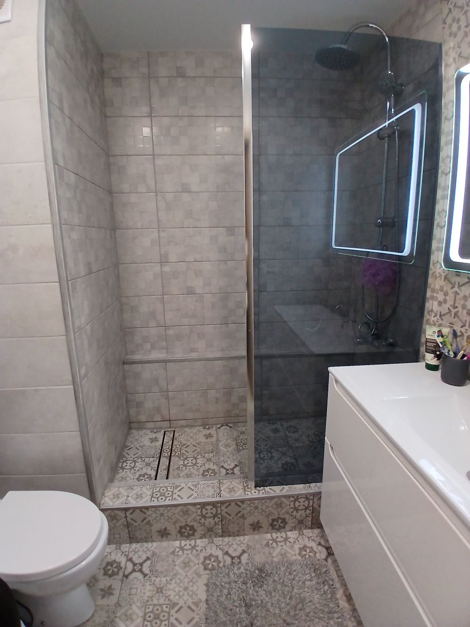 Продаж 2к квартири з сучасним ремонтом, меблями, технікою