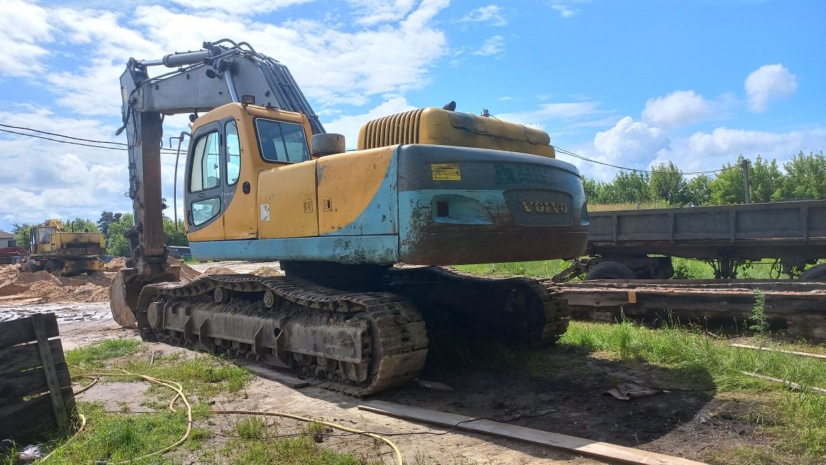 Екскаватор VOLVO
