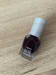 Sally Hansen lakier do paznokci Pat on The Black 5ml
