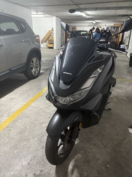 Vendo  honda pcx 2024