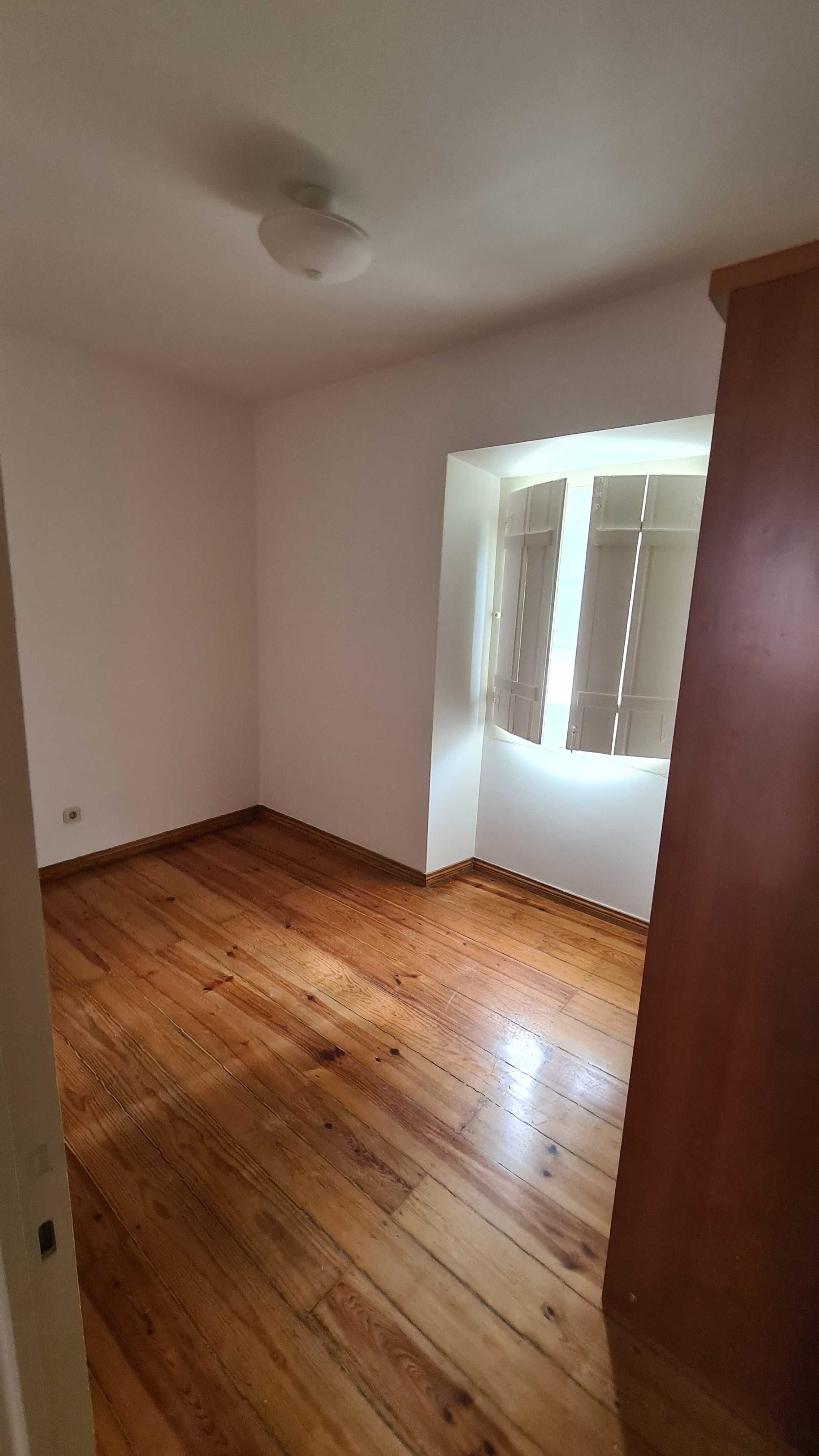 T2, 1º Andar, 50m2, na Rua de São Bento