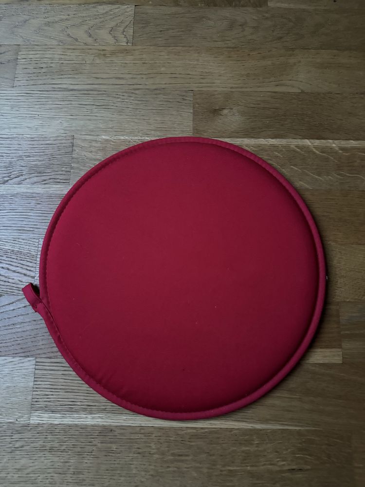 Czerwony stołek / taboret kuchenny IKEA Marius + poduszka (4 szt)