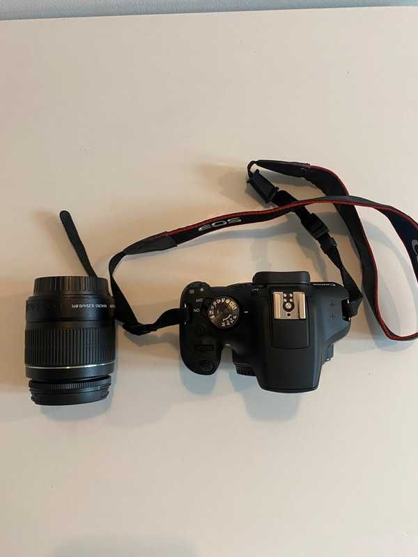 Canons EOS 2000D for sale