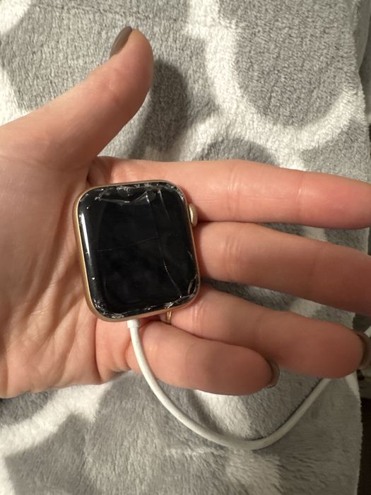 Apple Watch SE 40 mm Gold