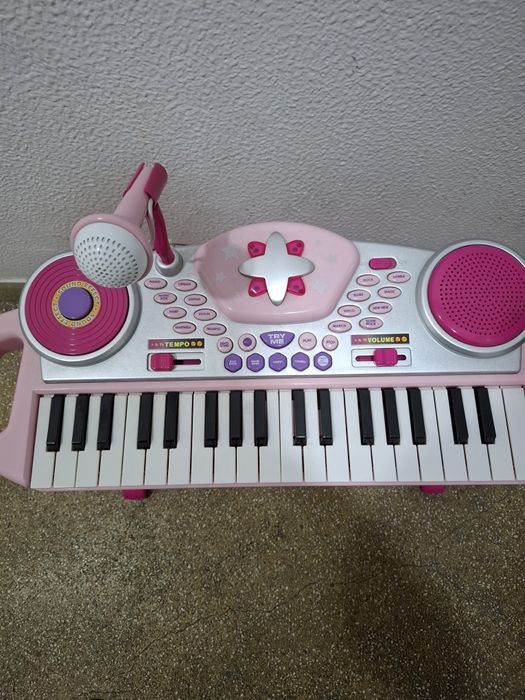 Vendo piano de criança