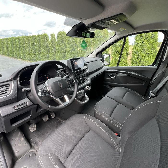 Wypozyczalnia wynajem busa 9 osobowego Renault Trafic manual