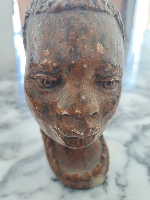 Estatueta de cabeça africana