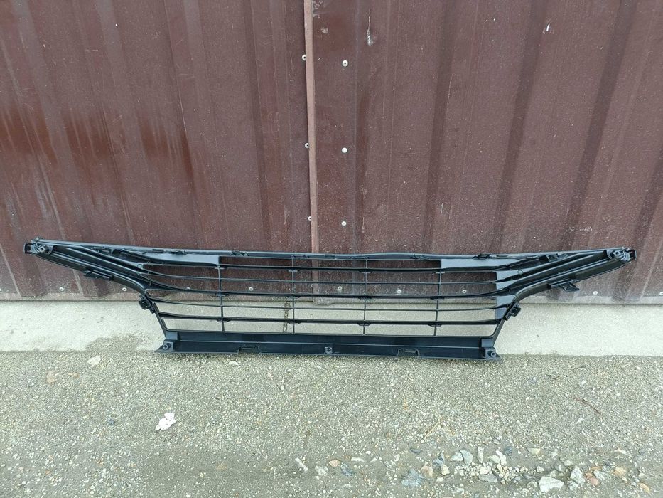 Toyota Yaris IV kratka zderzaka atrapa grill cała 20-24