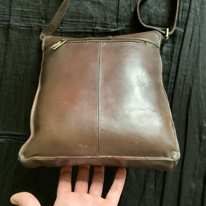 Шкіряна чоловіча сумка через плече. Виготовлена в Англіі