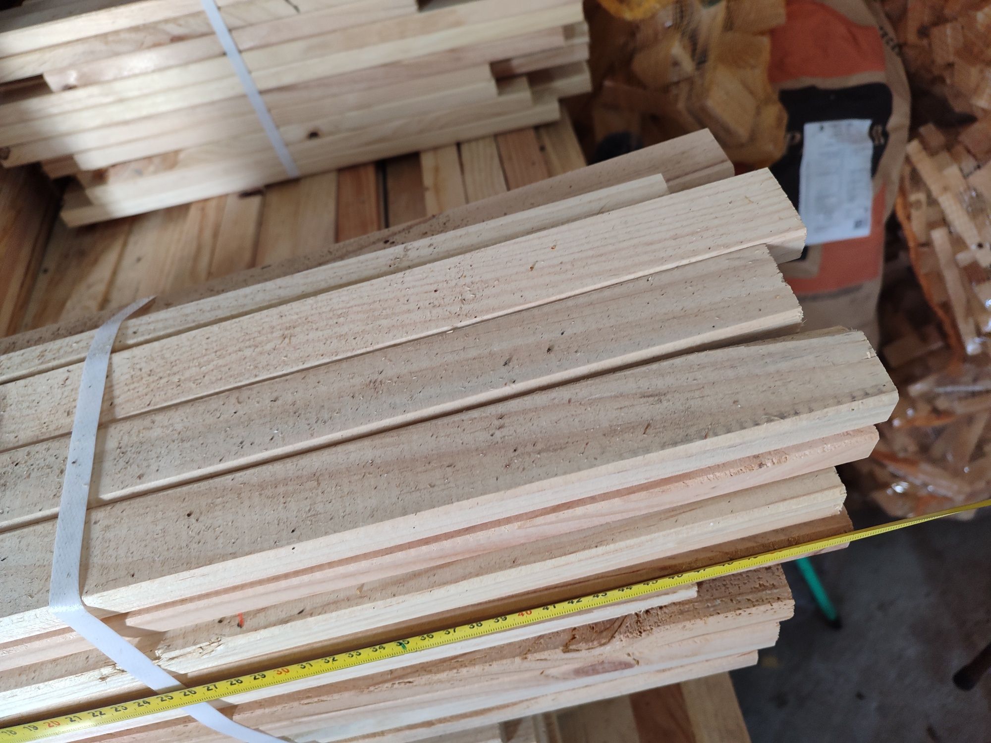 Madeira em ripas para  bricolage
