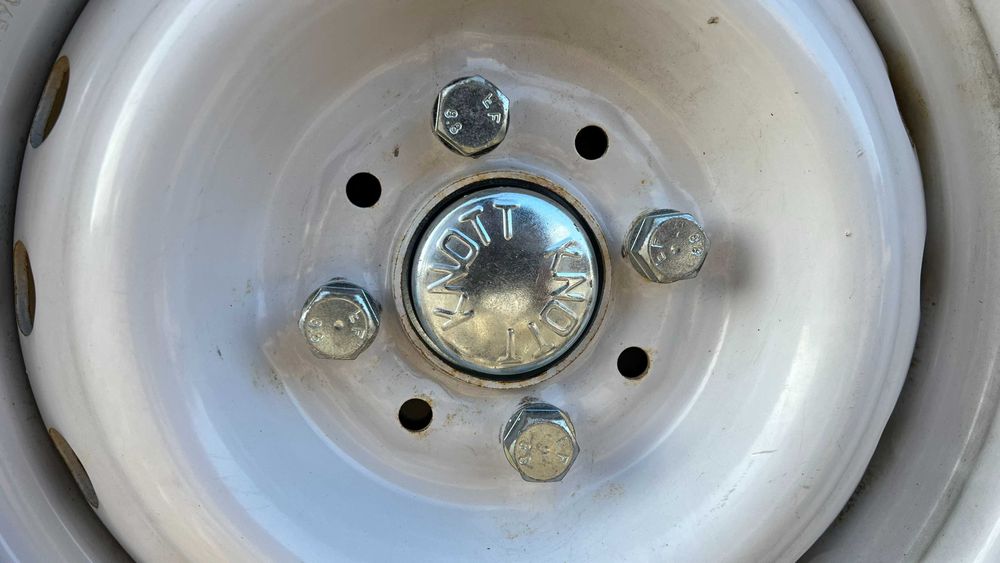 Прицеп до легкового авто : 2,15 х 1,26 м борт 60см , фанера