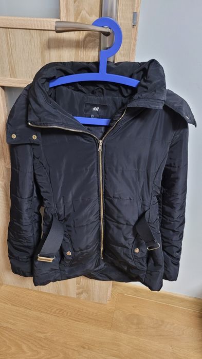Czarna kurtka zimowa H&M
