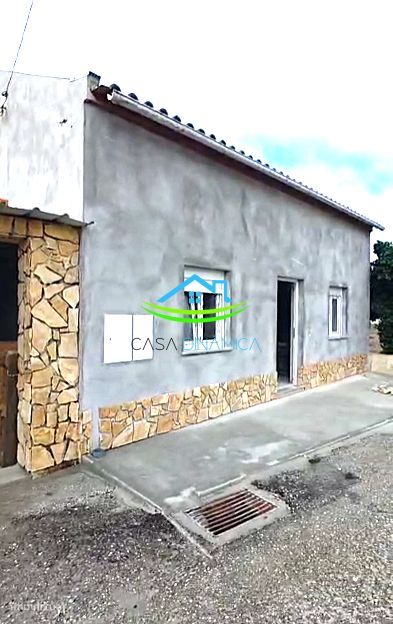 Moradia T3 mais 1 totalmente renovada
