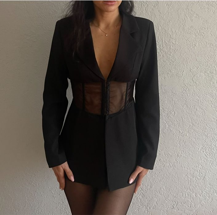 Чорний піджак з вставкою із сіточки