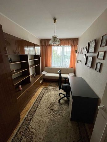 Wynajmę dwa pokoje w mieszkaniu trzypokojowym w Warszawie, Gocław.