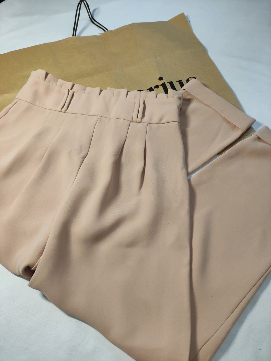 Жіночі бежеві штани вільного крою від Zara