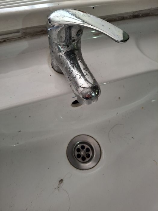 Lavatorio com pé de casa de banho
