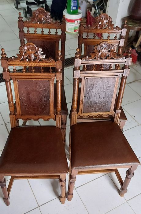 Cadeiras antigas rústicas