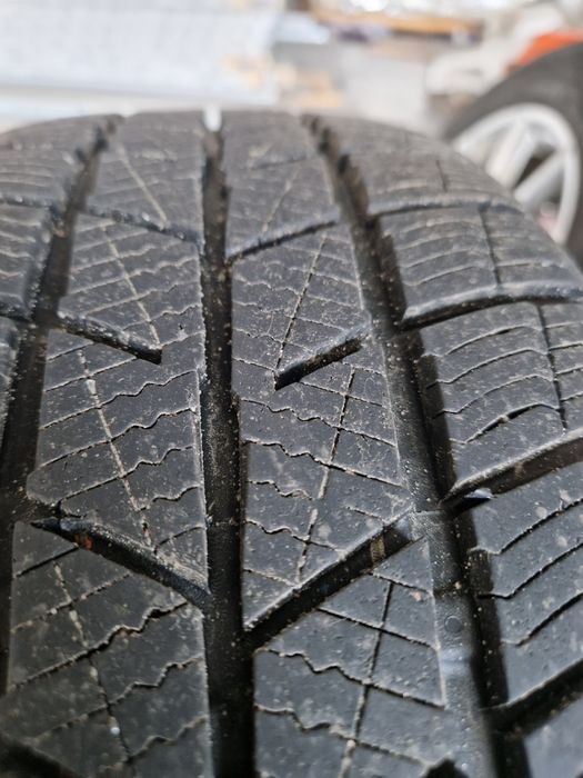 Продам диски з гумою оригінал AUDI