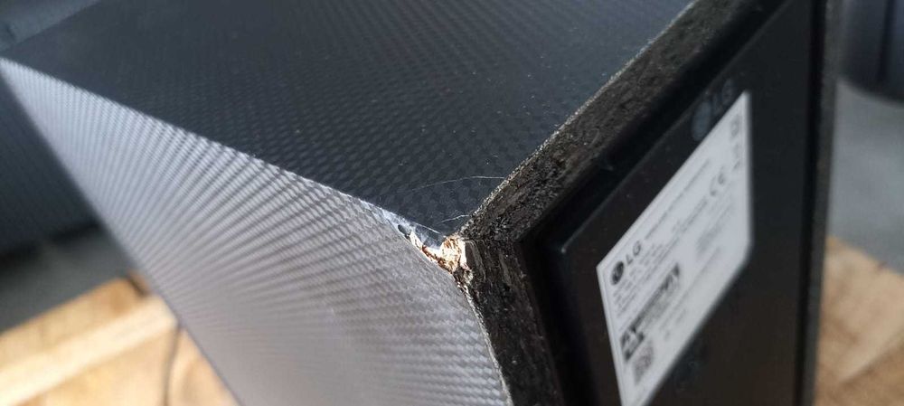 Soundbar LG SQC2 z bezprzewodowym subwooferem w zestawie
